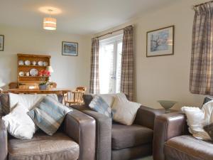 a living room with a couch and a table at Ribblestones in Austwick