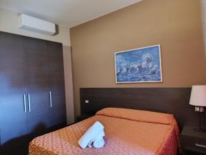a bedroom with a bed and a painting on the wall at Hotel Palace in Varazze