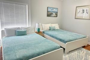 two beds sitting next to each other in a room at Downtown Suite #4 - Wharf View in Newport