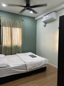 a bedroom with a bed with a ceiling fan at Sunset Retreat Sensory Residence in Kampung Dengkil +18 photos