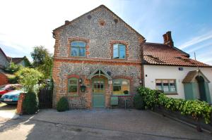 an old brick house with a green door at 2 Bed in Bodham oc-1303 in Bodham
