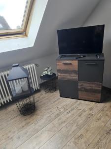 a living room with a tv on a dresser at Appartement Klimaanlage WC in Mönchengladbach