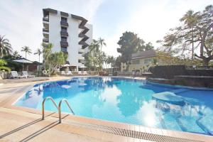 Bazén v ubytování Rayong Chalet Resort nebo v jeho okolí