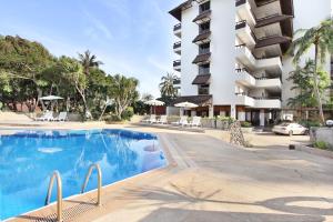 Bazén v ubytování Rayong Chalet Resort nebo v jeho okolí