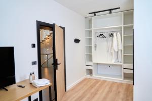 a dressing room with a mirror and a closet at BlackBird Hub in Arad +58 photos