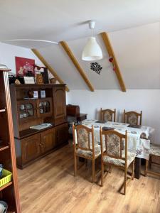 a kitchen and dining room with a table and chairs at Pokoje Przy Szlaku Agroturystyka in Żabnica