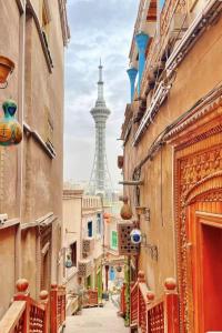 a street with the eiffel tower in the background at 巷子民宿 in Kashgar +14 photos