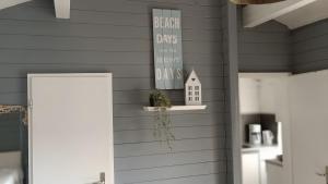 a door with a sign that reads dead days are better than dead dogs at Glücks-Gezeiten in Wurster Nordseeküste +14 photos