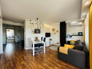 a living room with a couch and a table at Apartament 14 in Zwierzyniec