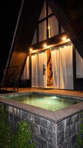 a swimming pool in front of a house at night at Cabana da Mata - Teresópolis in Teresópolis