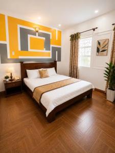 a bedroom with a large bed in a room at Nhật Vân 2 in Ho Chi Minh City