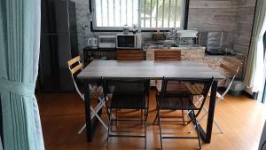 a kitchen with a table and chairs in a room at こや・かやき in Yufu