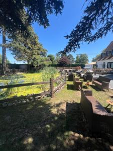 a park with benches and a wooden fence at The Cotton Suites B&B in Deerlijk