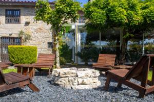 a group of benches sitting in front of a building at Fulão Nature Living in Barcelos