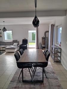 a living room with a wooden table and chairs at Fonso's Garden in Freudenstadt