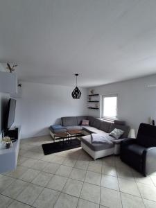 a living room with a couch and a table at Fonso's Garden in Freudenstadt