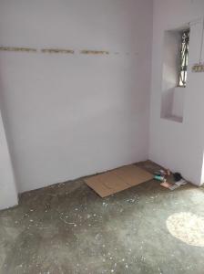 an empty room with a box in the corner of a room at Bhati Bhawan in Bārmer