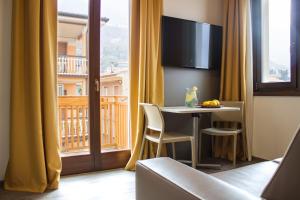 TV a/nebo společenská místnost v ubytování Hotel Dolomiti