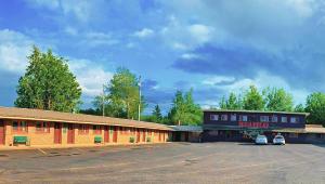 an empty parking lot in front of a building at Indianhead Ironwood Hotel in Ironwood