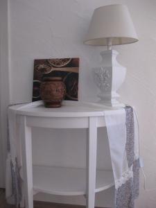 a white table with a lamp on top of it at Ferienhaus Schausten in Wittlich