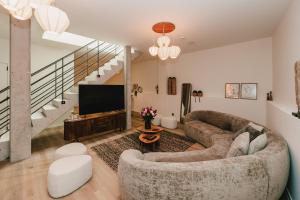 a living room with a couch and a tv at De Droomtoren - uniek overnachten in een watertoren nabij Maastricht in Riemst