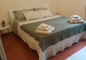 a bedroom with a bed with towels on it at Villa Chiara in Piscopio