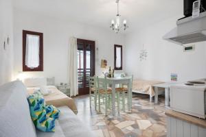 a living room with a kitchen and a dining room at Apartment with sea view - Creta in Ferma