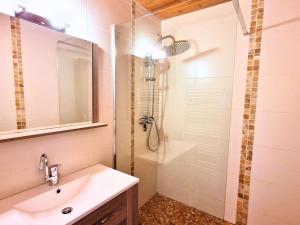 a bathroom with a sink and a shower at Grand appartement pour 12 pers. avec balcon sud, WIFI, parking et proche pistes – St Michel de Chaillol - FR-1-393-11 in Saint-Michel-de-Chaillol