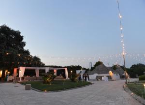 a courtyard with a tent and a wedding reception at Tenuta Antico Leccio in Gioia del Colle +4 photos