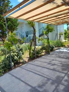 a covered walkway in front of a building at Green House Schinias in Káto Soúlion