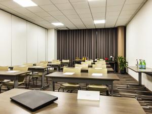 a classroom with tables and chairs in a room at Mercure Agen Centre in Agen +67 photos