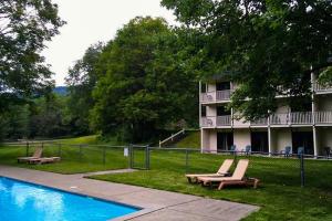 a hotel with two lounge chairs and a swimming pool at Seasons 303 in Warren