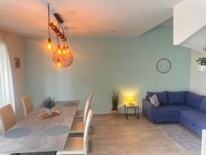 a living room with a table and a blue couch at Shine Home in Klagenfurt