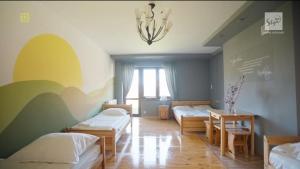 a room with three beds and a window at Noclegi u Belli in Jugowice