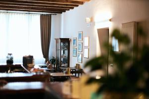 a living room with a table and a window at Hotel Roma in Cittadella