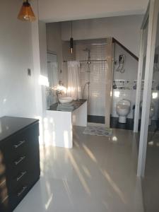a bathroom with two sinks and two toilets at Casa Berenice in Zorritos