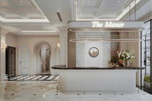 a lobby of a luxury hotel with a counter at The Manor Hotel in Nam Ðịnh