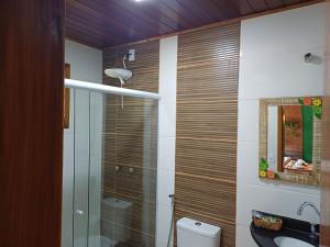 a bathroom with a shower and a toilet and a sink at Pousada Recanto Lajinha - Chalé Amor Eterno in Visconde De Maua