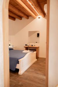 a bedroom with a bed and a wooden floor at locazione turistica PetitePomme in Borso del Grappa