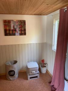 a corner of a room with a trash can at Örkelljunga cottage in Orkelljunga