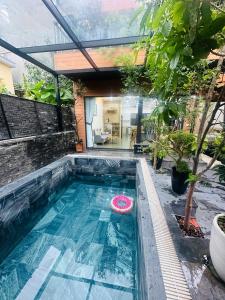 a swimming pool with a frisbee in the water at Đông Hương Home in Cat Ba