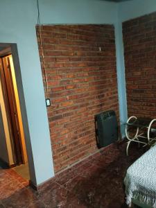 a brick wall with a speaker in a room at Los Nonos in Perdriel