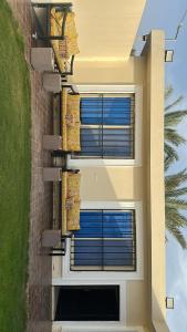 a building with windows with blinds on it at استراحة لايك لاين ديراب in Ar Riyāḑ