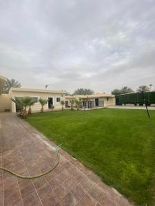 a house with a hose in a yard at استراحة لايك لاين ديراب in Ar Riyāḑ