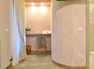 a room with a desk and a chair and a curtain at Hotel Il colle di Monterosso in Monterosso al Mare