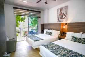 a hotel room with two beds and a window at Hotel Natural Hill's by H&R in Villeta +48 photos