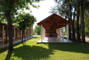 a building with a pavilion in a yard with trees at Complejo Foecyt Santa Fe in Colastiné