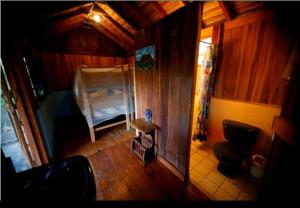 a small room with a bedroom and a bed at Hostal Flor de Pochote in Masatepe