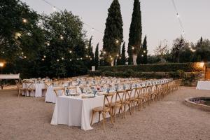 a long table with white tables and chairs at La Almedina: Palacio de Foronda in Cazorla
