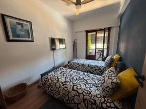 a bedroom with two beds and a window at Margem Rio Residence in Sacavém